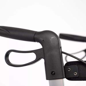 Modell Carlbon von SMINA, Carbon-Rollator, Nahaufnahme ergonomischer Handgriff