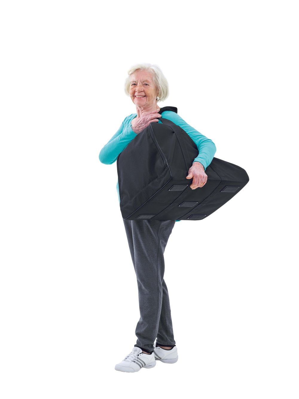 Dame trägt THERA-Trainer mobi in Travel Bag