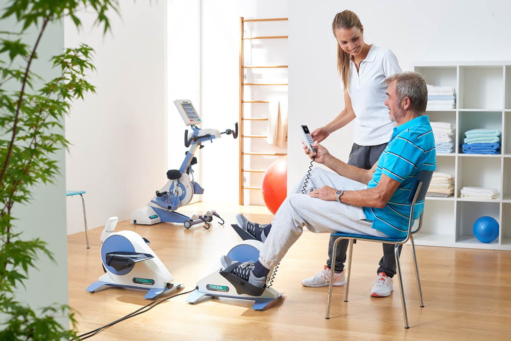 THERA-Trainer_Stimmungsbild_Therapieraum_mobi Bein- und Oberkörpertrainer THERA-Trainer mobi 540