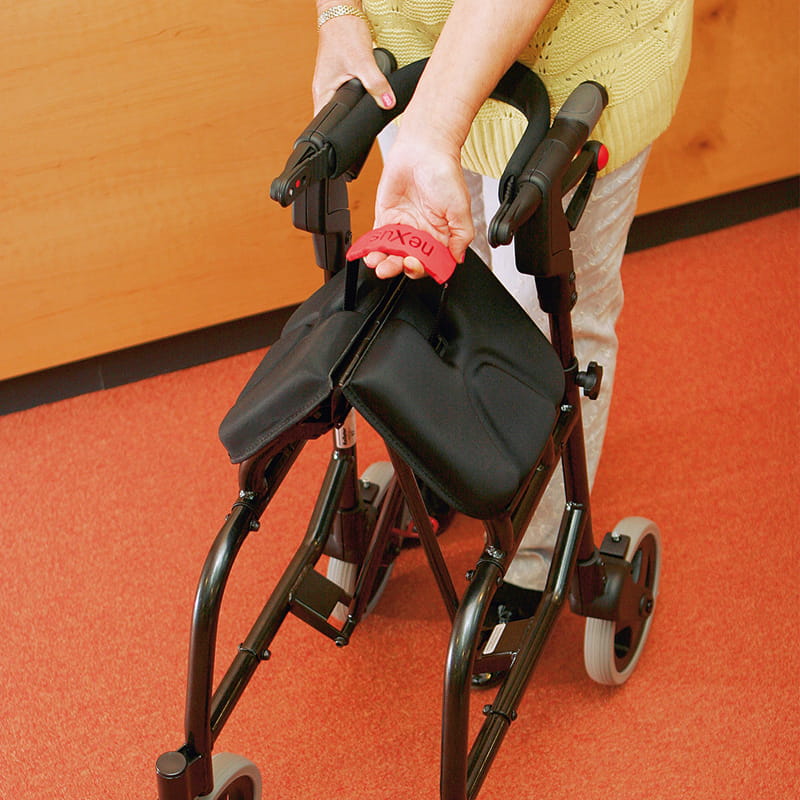 11445000D1_Rollator-neXus-zusammengeklappt-002 Leichtgewichtrollator Russka Nexus Vorführware
