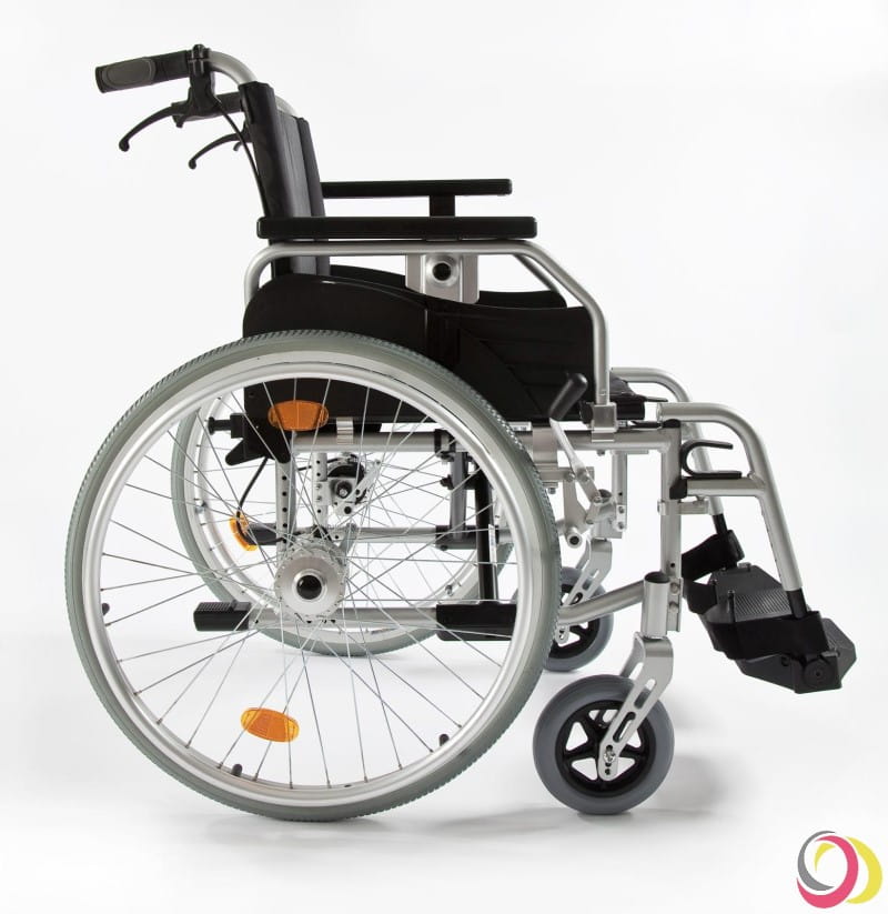 bescomedical Primus ML 2.0 Leichtgewichtrollstuhl aus seitlicher Perspektive