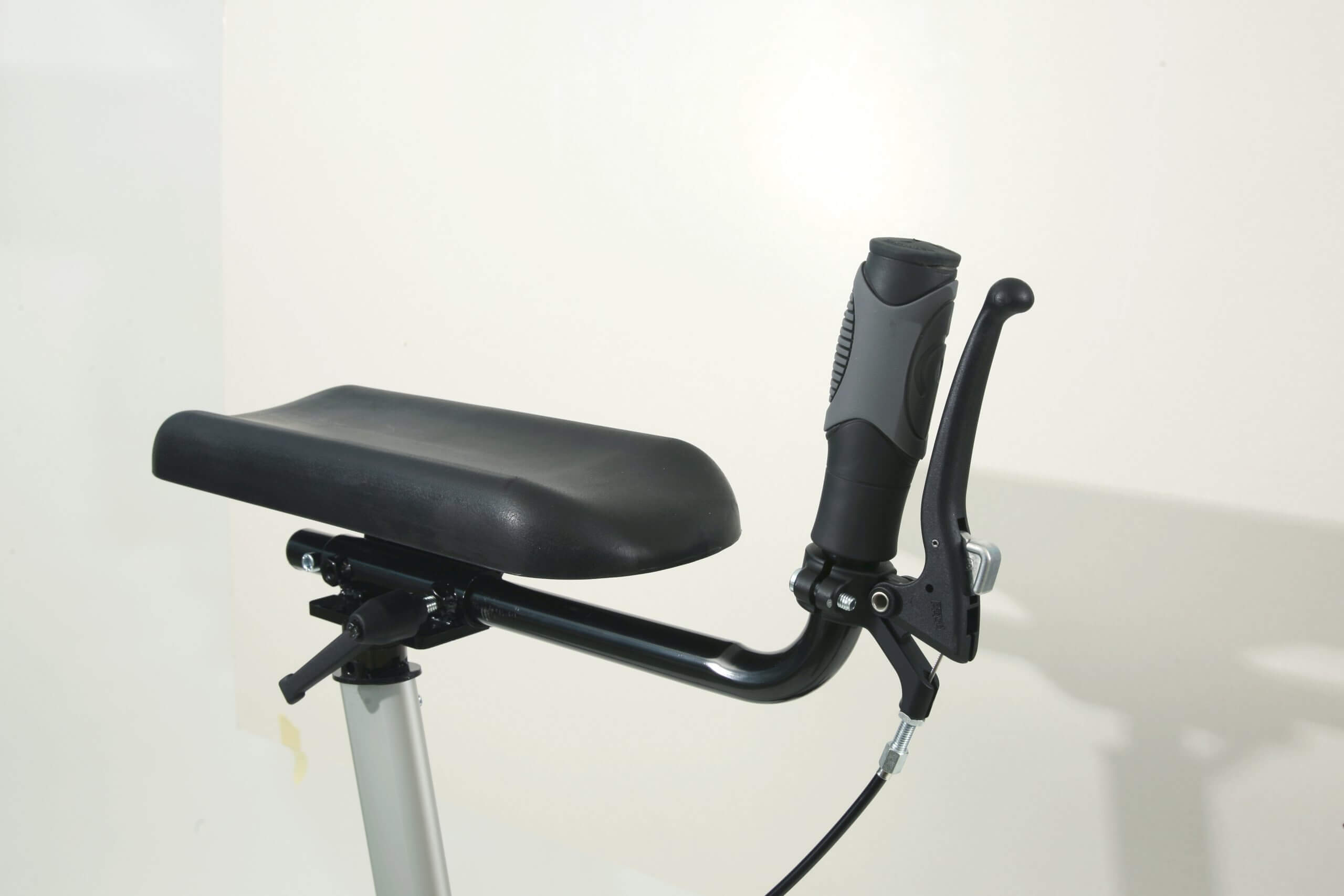 Rollator-mit-Unterarmauflagen-Volaris-RA Rollator mit Unterarmauflagen Volaris RA