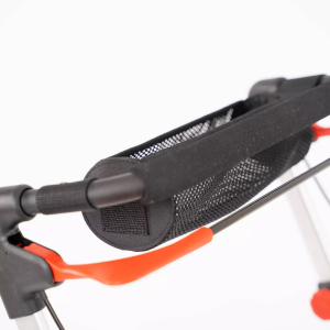   Modell Inna von SMINA, Indoor-Rollators, Nahaufnahme von der kleinen Tasche am Handgriff
